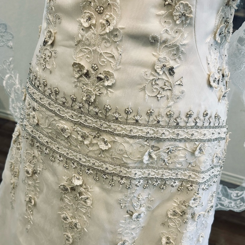 💙Spring Sale💙Vintage Y2K Lazaro embroidered, crystal beading wedding dress - Picture 5 of 8